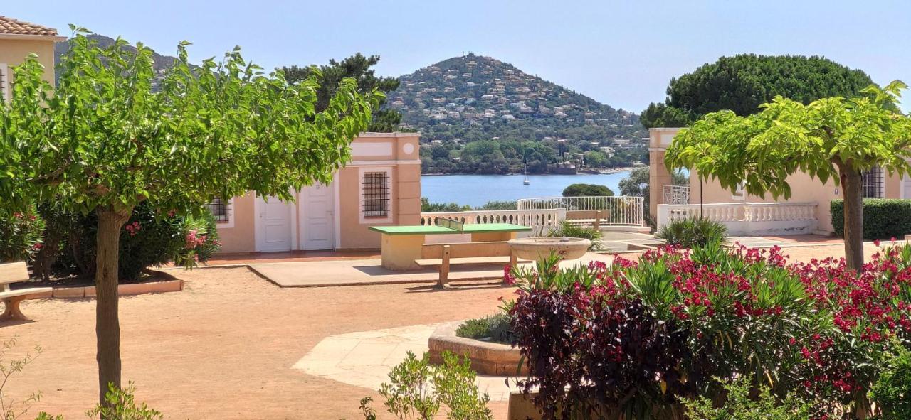 Agay Cap Esterel, Le Village Belvedere T2 Climatise Rez-De-Jardin, Vue Mer, Piscine Et Parking Inclus Saint-Raphaël Kültér fotó